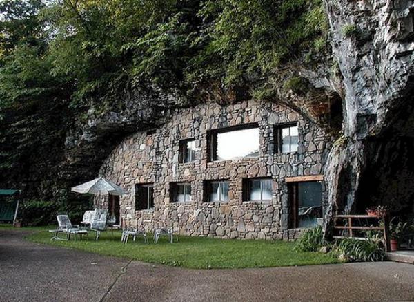 Ngôi nhà có thiết kế nằm bên trong hang động
