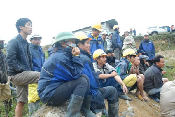 Sập hầm Đà Dâng : Nhiều người bị kẹt bên trong